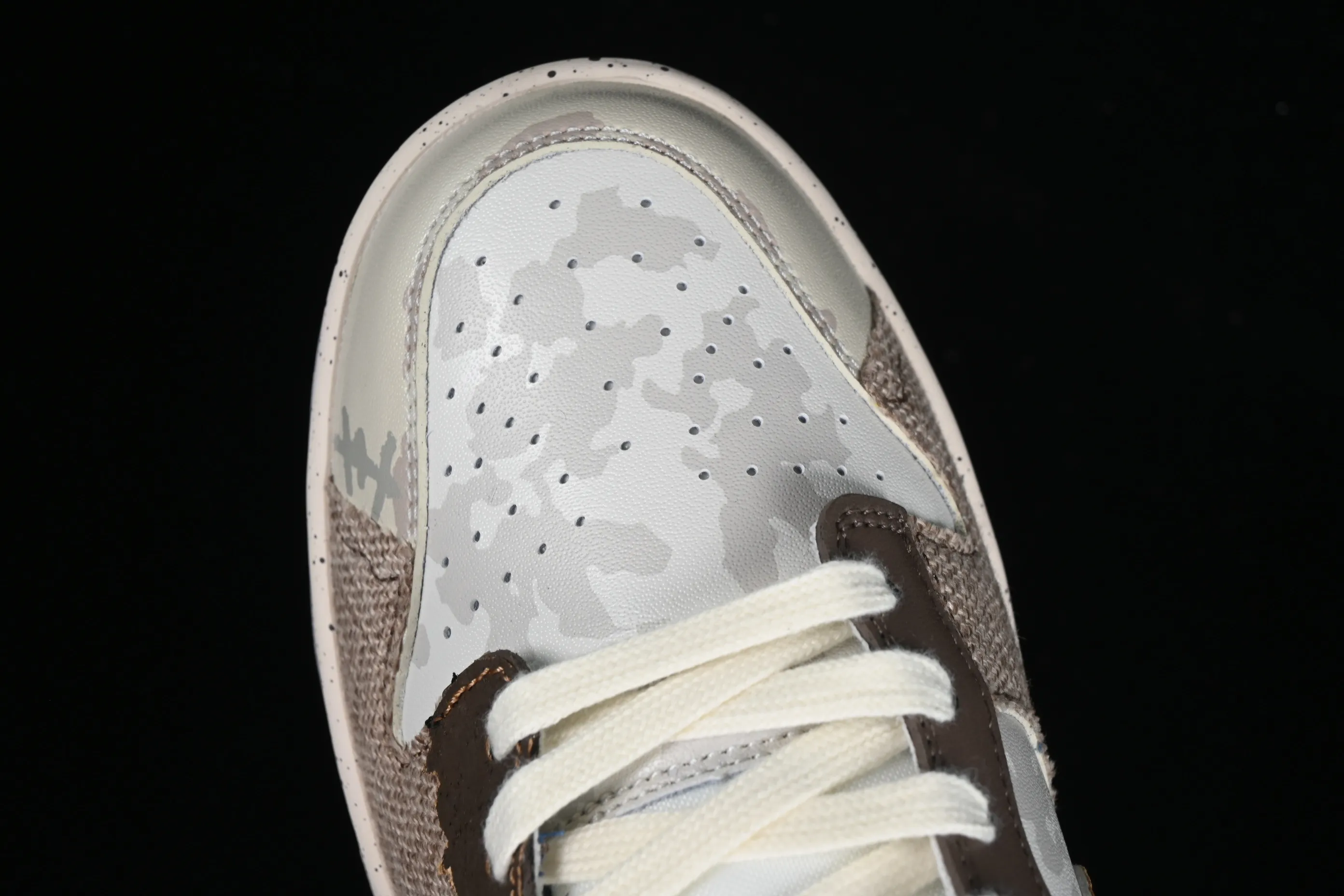 All Categories Nk SB Dunk Series Nk SB Dunk Low Low-top sneakers Nk SB Dunk Low Panda Prank Pioneer Knight-Survival Beige Brown SB strap low-top casual sneakers DD1391-400